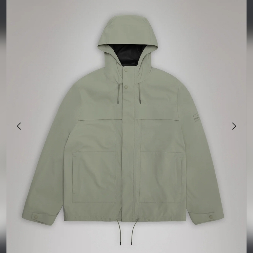 NWT! RAINS, UNISEX, Suva Hardshell Cargo Jacket, Drift, Size Medium, MSRP $285